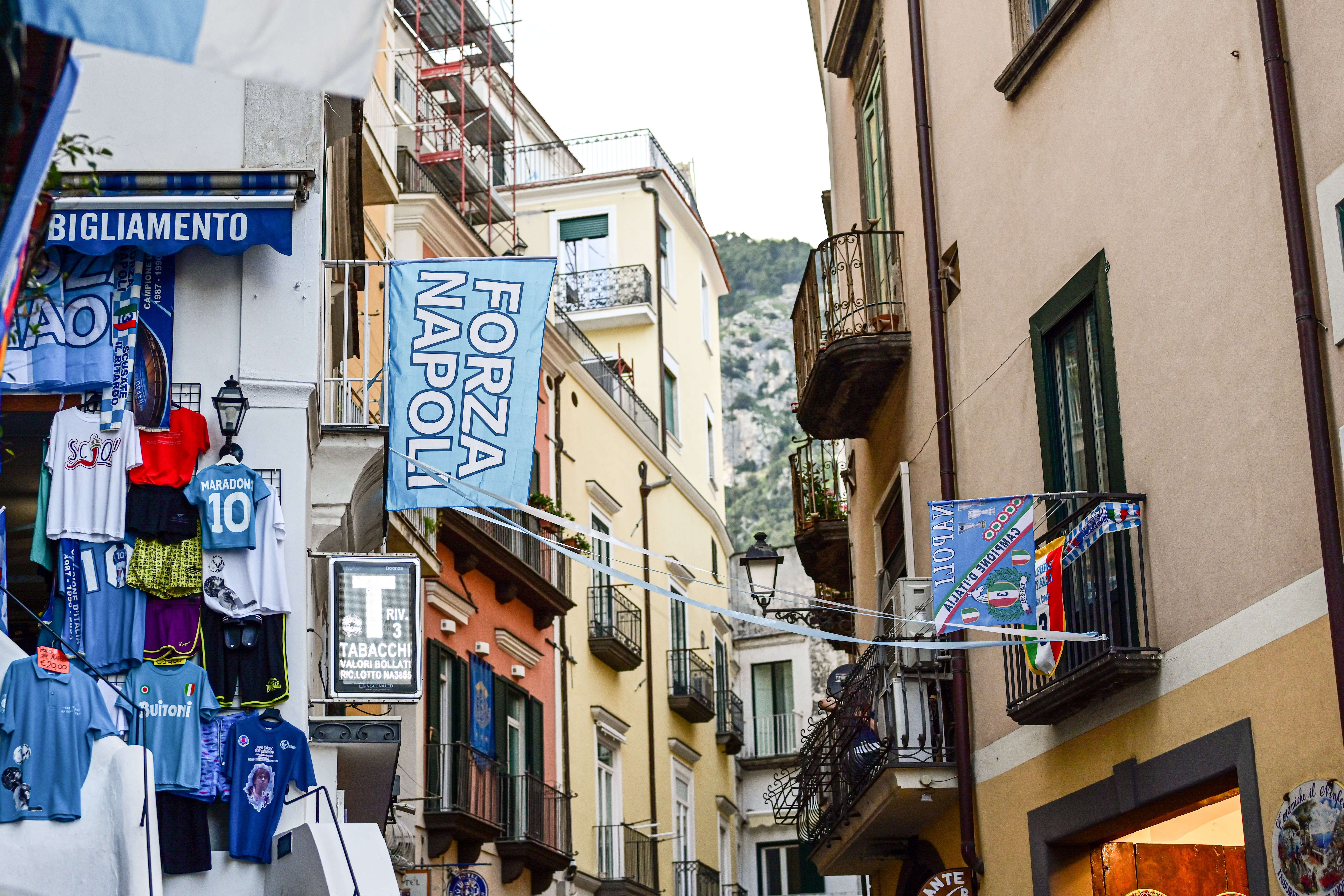 Bandiera in un vicolo 2