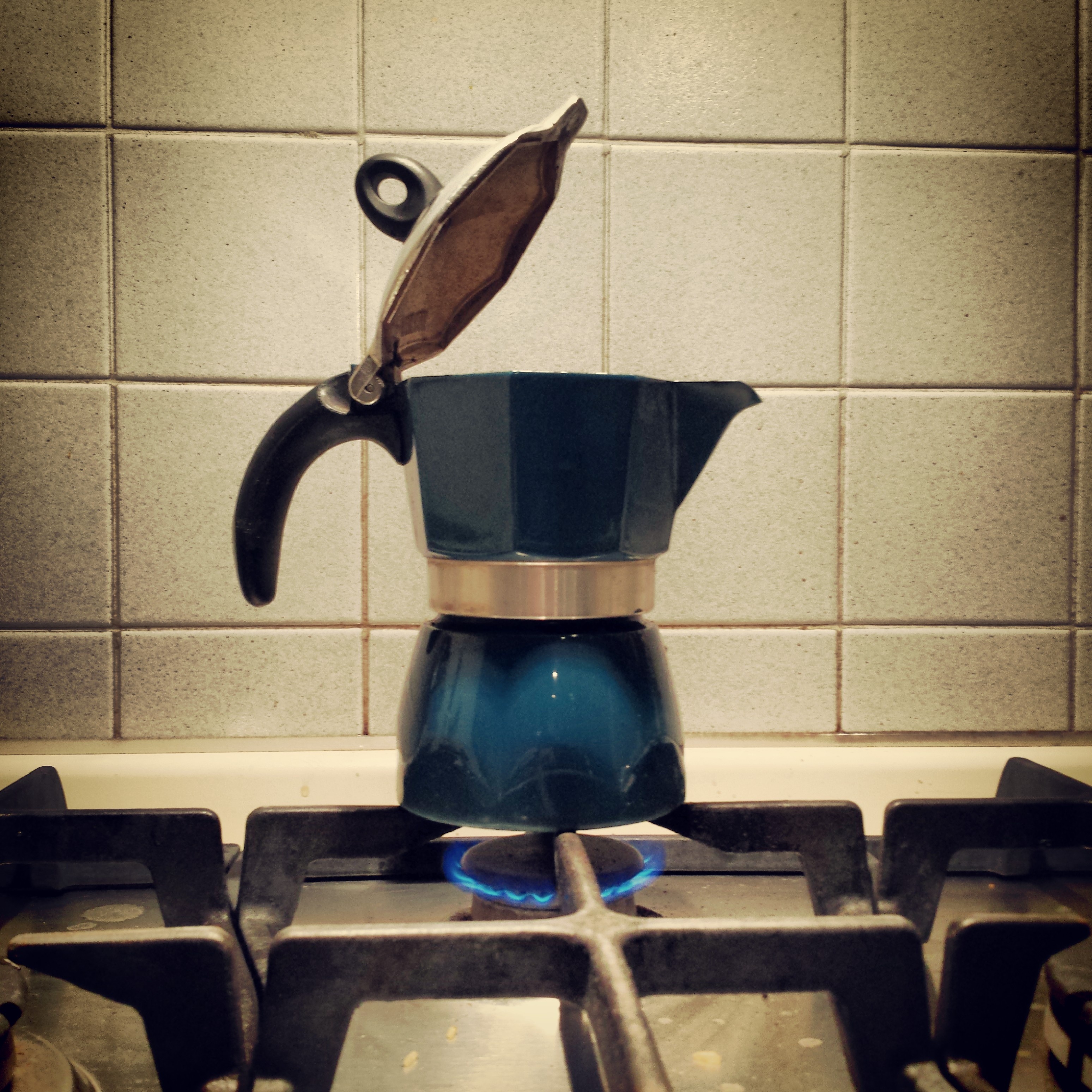 Caffettiera sul fuoco